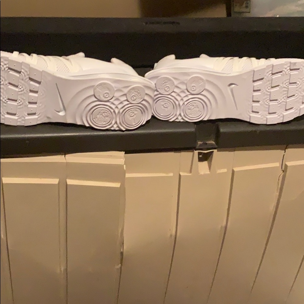 New Nike - Picture 3 of 4